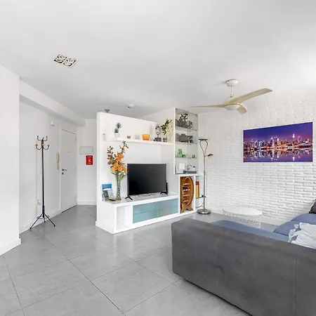 Amplio Canet Apartment
